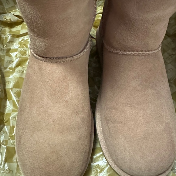 UGG Boots Mushroom Color - Picture 6 of 7